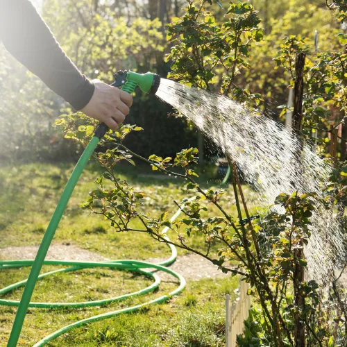Furtun de gradina extensibil de 7.5 m Navaris, tub dublu de latex, pistol de pulverizare cu 7 modele, 47274.1