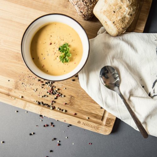 Tocator de bucatarie Navaris, 45x34 cm, din bambus, durabil, usor de curatat, 51502.01