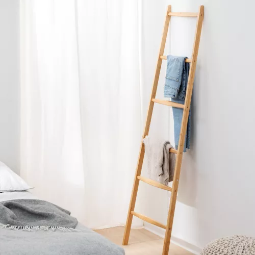 Scara suport prosoape Navaris, 170x56x3 cm, organizator mobil, picioare silicon, maro, silicon/bambus