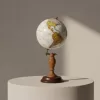 Glob decorativ Giftdeco GLB-0096B, alamă, plastic și lemn, 12 x 12 x 27 cm, stil colonial, clasic