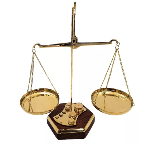 Balanță decorativa Giftdeco NC2144H, alamă și lemn, 24 x 20 x 9,5 cm