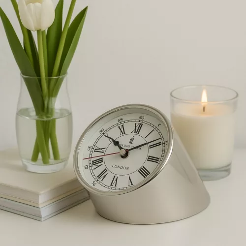 Ceas de birou Giftdeco CLK-0212, metal și lemn, 13 x 13 x 19 cm, stil modern