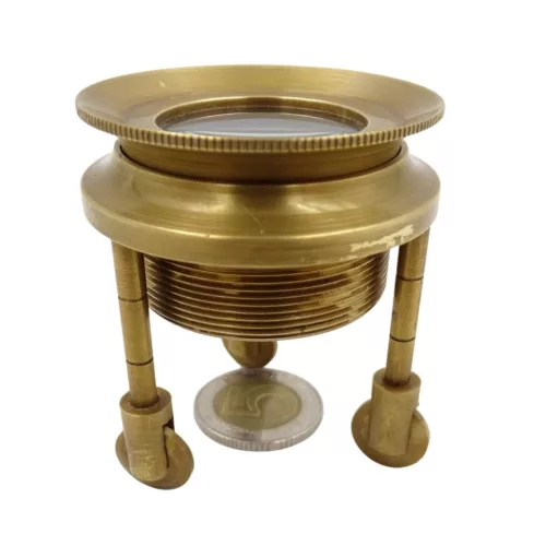 Lupă Giftdeco MAG-0015 cu trepied și rotițe, alamă și sticlă, 5 x 5 x 7 cm, stil retro