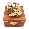 Sextant decorativ Giftdeco NC1506, alamă, sticlă și lemn, 7 x 7 x 4 cm, stil nautic