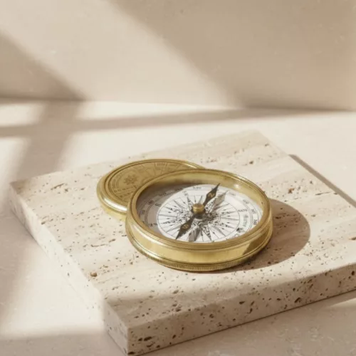 Busolă Giftdeco NC1689 cu calendar 40 de ani, alamă aurie, diametru 7,5 cm