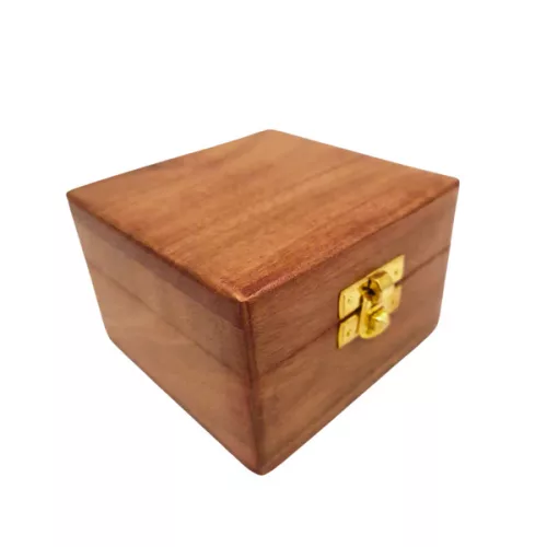 Obiect decorativ Giftdeco DNU-017, alamă, lemn și textil, 6 x 6 x 4 cm
