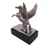 Figurină decorativă Pegas Giftdeco NI9935 – 27,5 x 16 x 36 cm, aluminiu, oțel și lemn