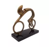 Figurină decorativa Giftdeco VB26/9, alamă, metal și lemn, înălțime 18 cm, lățime 19 cm, stil industrial, minimalist, modern