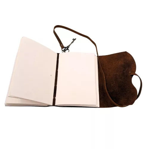 Jurnal din piele naturala Giftdeco AH02, 200 pagini, curea si cheita, 18 x 13 cm