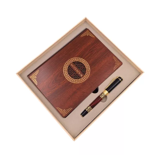 Set cadou premium Giftdeco EE2, notes A5 din lemn, pix si cutie