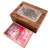 Set de cărți Giftdeco DNU-3025 în cutie din lemn cu plăcuță Rege, aluminiu, 11,5 x 8 x 4 cm