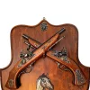 Set decorativ Giftdeco TR-236 cu 2 replici de pistol cu cremene, suport din lemn, 45 x 44 cm