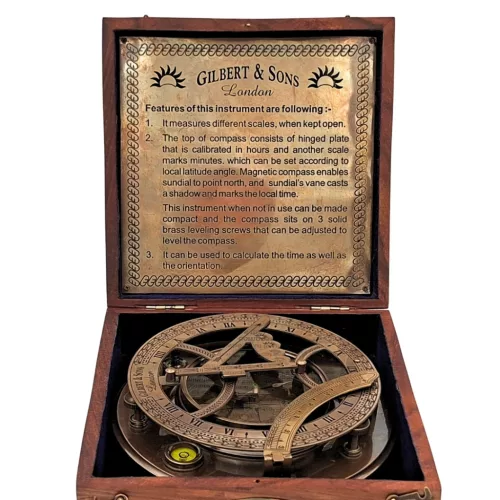 Busolă decorativă Giftdeco CSD361/8 din alamă și lemn, diametru 20 cm