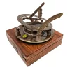 Busolă decorativă Giftdeco CSD361/8 din alamă și lemn, diametru 20 cm