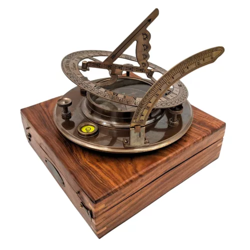 Busolă decorativă Giftdeco CSD361/8 din alamă și lemn, diametru 20 cm