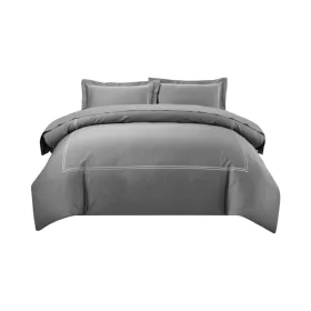   Lenjerie de pat Atria Diamond, 4 piese, 100% bumbac satinat TC300, cearceaf 220x240 cm, husa pilota 180x200 cm, 2 fete perna 50x70+5 cm, broderie gri/alb