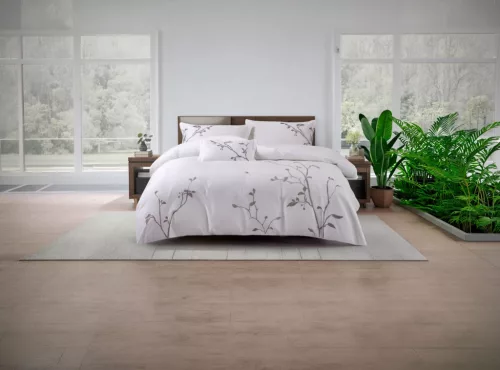 Lenjerie de pat Atria Penelope, 4 piese, 100% bumbac satinat TC300, cearceaf 220x240 cm, husa pilota 180x200 cm, 2 fete perna 50x70+5 cm, broderie florala, alb